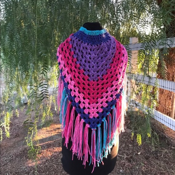 Triangle scarf - Picture 2 of 3